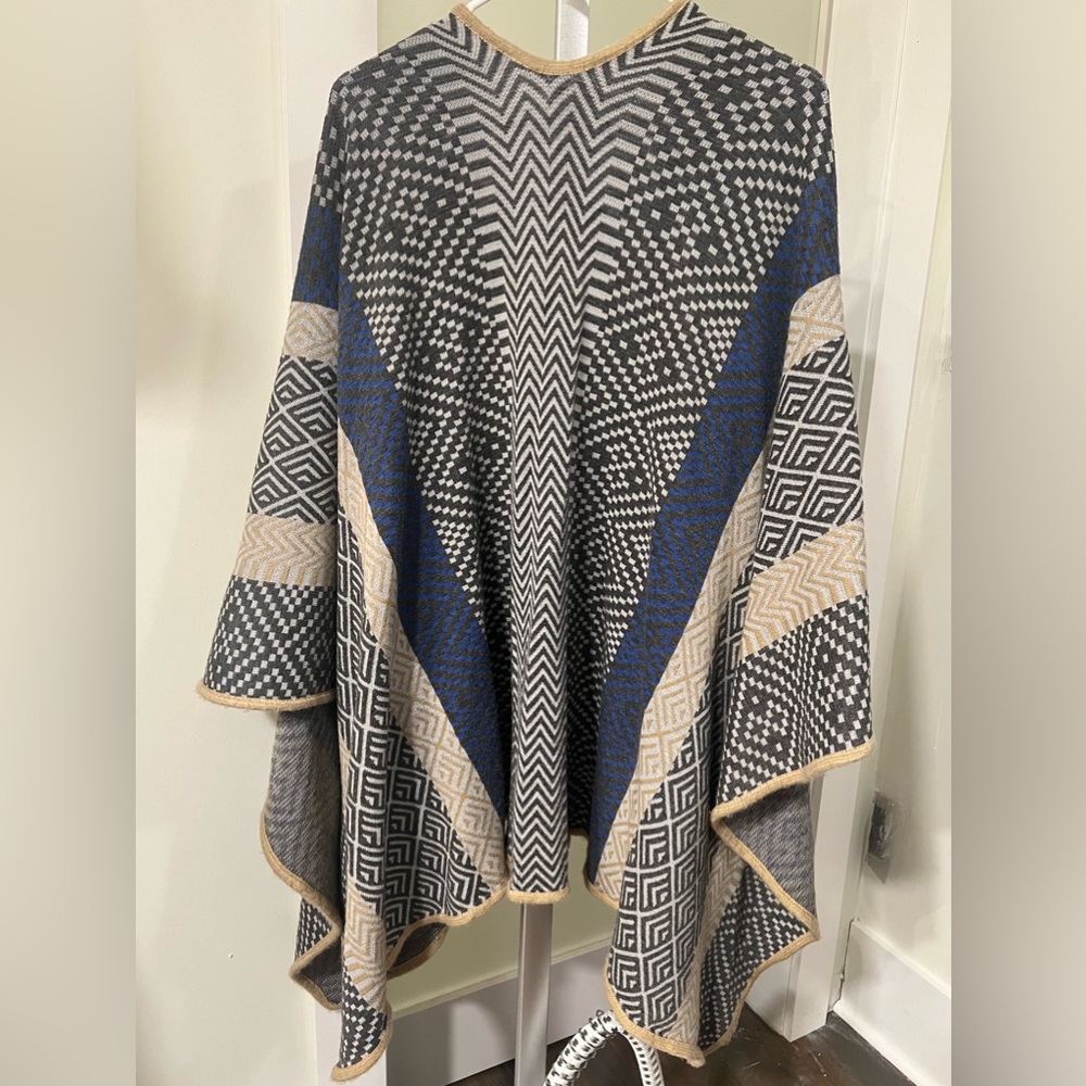 Shawl - Picture 2 of 2